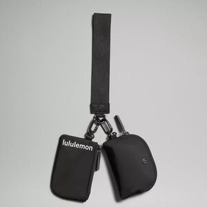 NWT BLACK LULULEMON DUAL POUCH WRISTLET